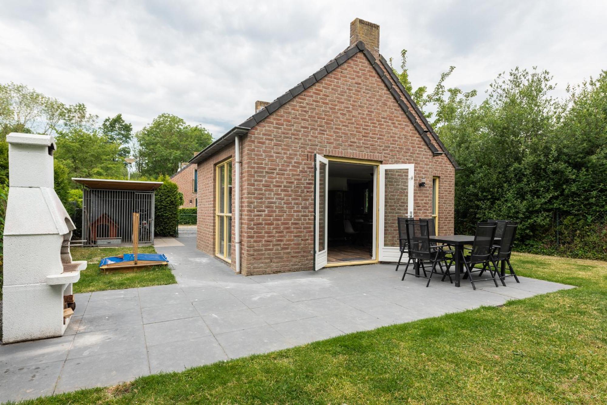 Het Huys Ewijk Mooi Luxe En Een Laadpaal Exterior photo