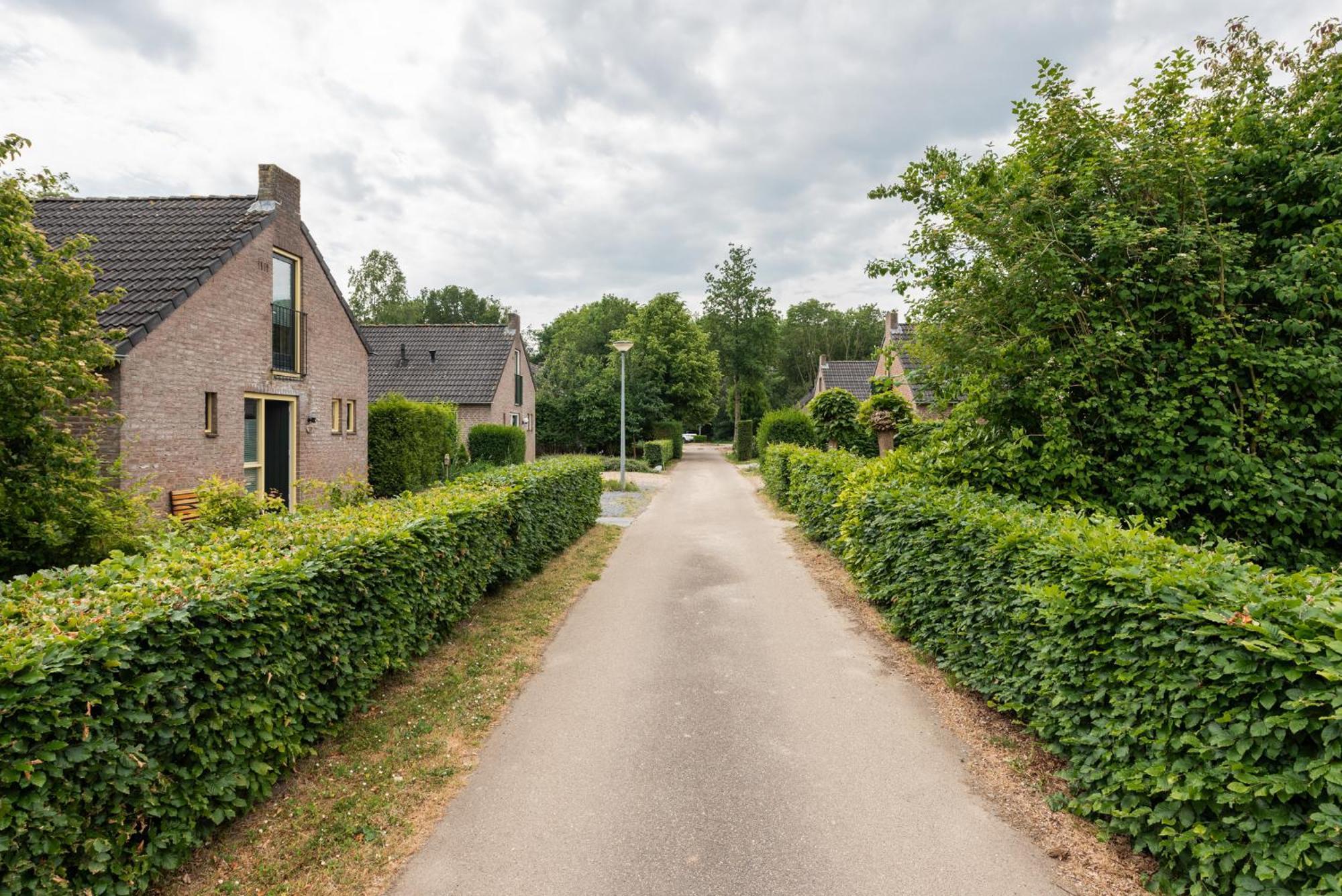 Het Huys Ewijk Mooi Luxe En Een Laadpaal Exterior photo